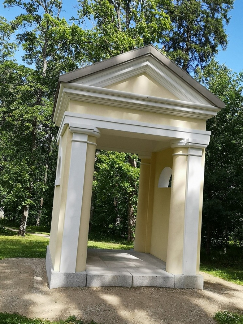 KLĀT SKRIEŠANAS SERIĀLA NOSLĒDZOŠĀ KĀRTA